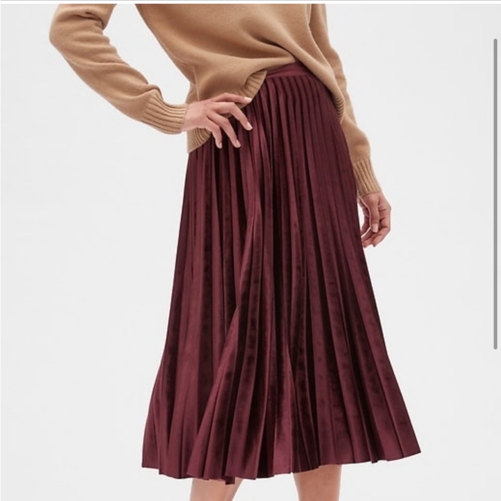 Banana Republic Factory Women's Midi Burgundy Accordion Skirt 2 Holiday 2019